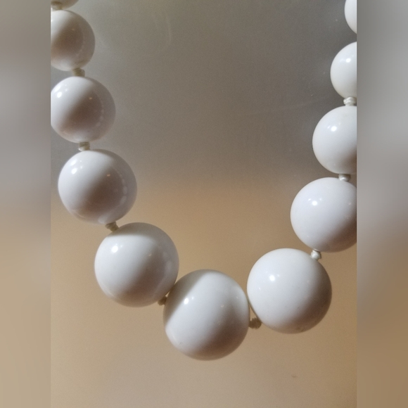 Vintage White Necklace Japan with Earrings - Picture 3 of 6